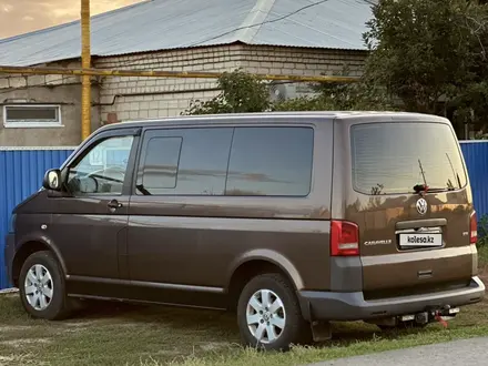 Volkswagen Caravelle 2012 года за 14 000 000 тг. в Уральск – фото 3