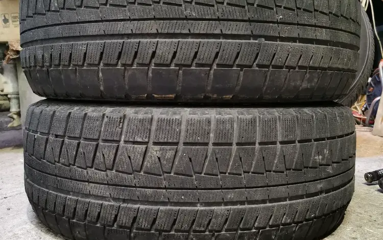 Резина 2-шт 225/55 r17 Bridgestone из Японии за 32 000 тг. в Алматы