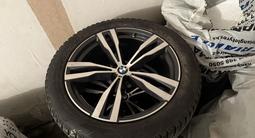 Зимние Шины Pirelli с дисками BMW X7 за 1 000 000 тг. в Алматы – фото 2