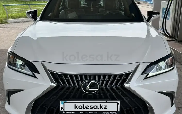 Lexus ES 250 2022 года за 25 000 000 тг. в Шымкент