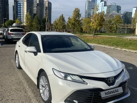 Toyota Camry 2019 года за 15 999 999 тг. в Алматы