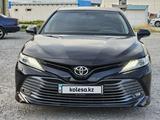 Toyota Camry 2019 года за 13 700 000 тг. в Шымкент – фото 2