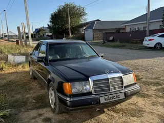 Mercedes-Benz E 230