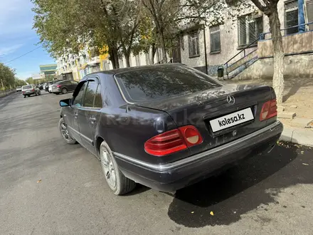 Mercedes-Benz E 230 1995 года за 1 750 000 тг. в Жезказган – фото 4