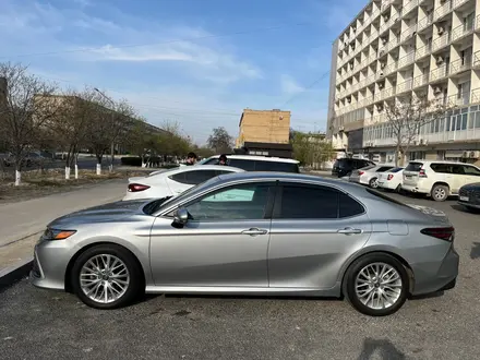 Toyota Camry 2021 года за 9 800 000 тг. в Актау – фото 11