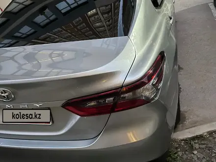 Toyota Camry 2021 года за 9 800 000 тг. в Актау – фото 5