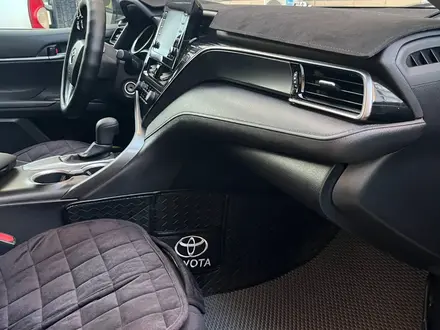 Toyota Camry 2021 года за 9 800 000 тг. в Актау – фото 9