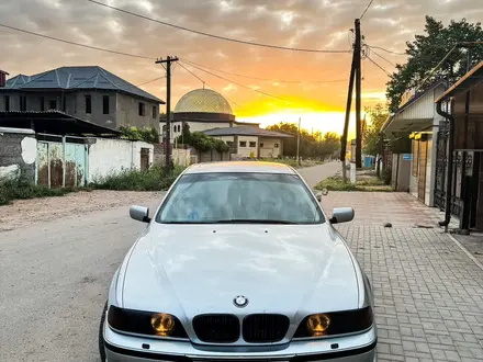 BMW 523 1997 года за 3 600 000 тг. в Мерке – фото 2