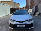 Toyota Camry 2023 года за 16 200 000 тг. в Астана