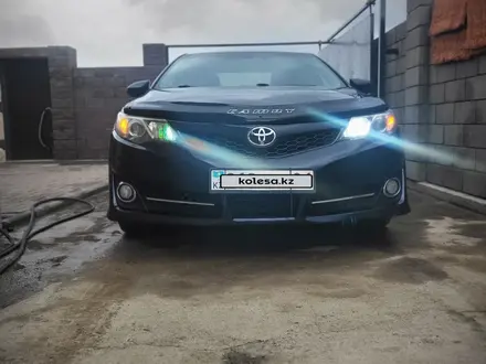 Toyota Camry 2014 года за 8 200 000 тг. в Актобе – фото 2