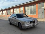 Mercedes-Benz E 230 1997 года за 2 200 000 тг. в Жанаозен – фото 3