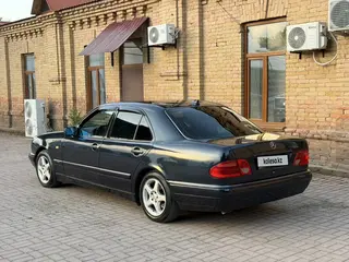 Mercedes-Benz E 280