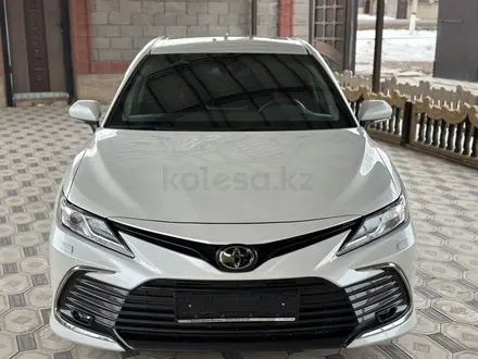 Toyota Camry 2021 года за 17 600 000 тг. в Алматы – фото 4