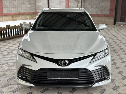 Toyota Camry 2021 года за 17 600 000 тг. в Алматы – фото 6