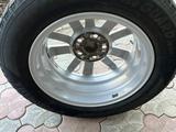 Орегинал диски от тойота камри 70 с зимний покрышкой за 280 000 тг. в Атырау – фото 3