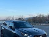 Toyota Highlander 2021 года за 17 800 000 тг. в Атырау