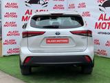 Toyota Highlander 2022 года за 27 590 000 тг. в Шымкент – фото 3