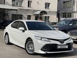 Toyota Camry 2018 года за 13 800 000 тг. в Алматы – фото 2