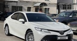 Toyota Camry 2018 года за 13 800 000 тг. в Алматы – фото 2