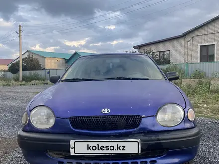 Toyota Corolla 1997 года за 400 000 тг. в Актобе – фото 2
