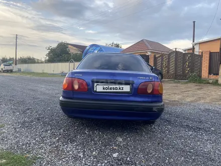 Toyota Corolla 1997 года за 400 000 тг. в Актобе – фото 5