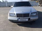 Mercedes-Benz C 200 1993 года за 2 000 000 тг. в Балпык би