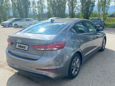 Hyundai Elantra 2018 года за 4 200 000 тг. в Актобе – фото 4