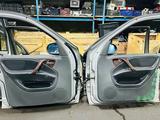 W163 ML320 дверь за 15 000 тг. в Алматы