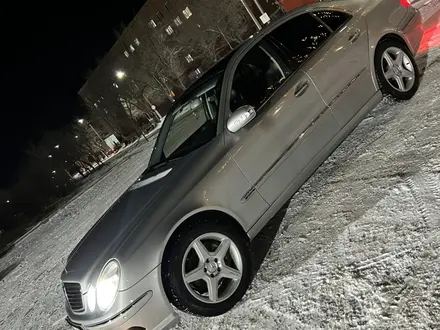 Mercedes-Benz E 240 2003 года за 5 500 000 тг. в Караганда – фото 4