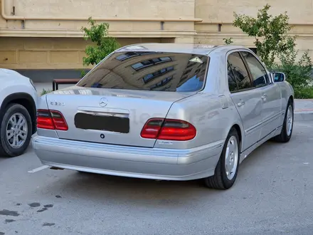 Mercedes-Benz E 320 2000 года за 4 600 000 тг. в Актау – фото 3