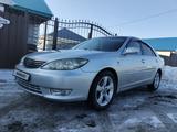 Toyota Camry 2005 года за 5 400 000 тг. в Уральск – фото 2