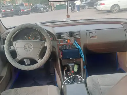 Mercedes-Benz C 200 1994 года за 1 600 000 тг. в Астана – фото 6