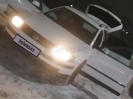 Volkswagen Passat 2000 года за 1 950 000 тг. в Астана