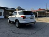 Ford Explorer 2016 годаfor12 750 000 тг. в Тараз – фото 2