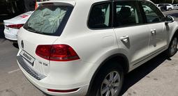 Volkswagen Touareg 2011 года за 16 500 000 тг. в Алматы – фото 5