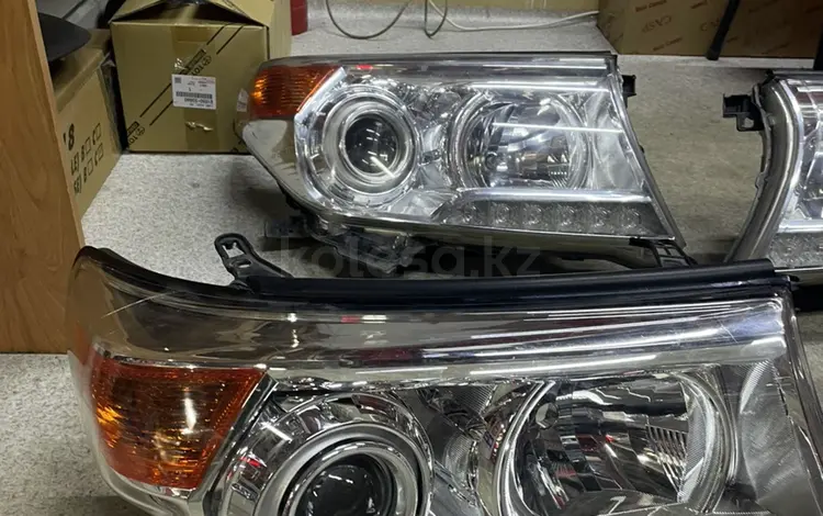 Фары Тойота оригинал за 200 000 тг. в Алматы