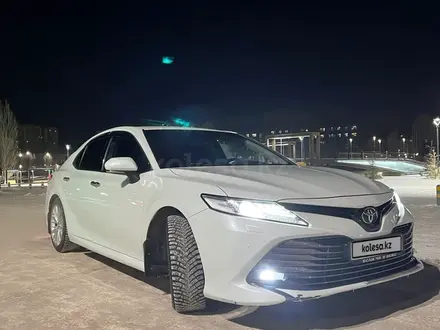 Toyota Camry 2018 года за 15 800 000 тг. в Астана – фото 3