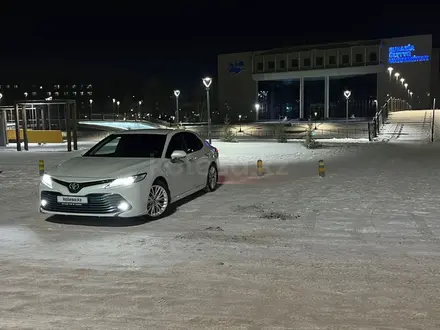 Toyota Camry 2018 года за 15 800 000 тг. в Астана – фото 11