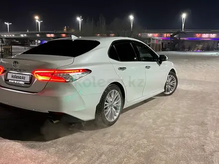 Toyota Camry 2018 года за 15 800 000 тг. в Астана – фото 4
