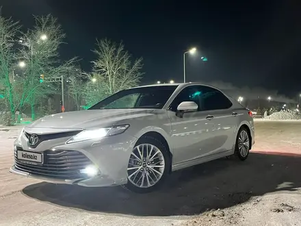 Toyota Camry 2018 года за 15 800 000 тг. в Астана – фото 2