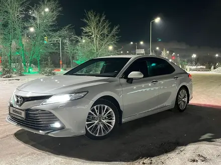 Toyota Camry 2018 года за 15 800 000 тг. в Астана