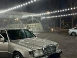 Mercedes-Benz E 220 1992 года за 1 100 000 тг. в Алматы – фото 2