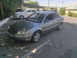 Volkswagen Passat 2003 года за 1 900 000 тг. в Тараз – фото 2