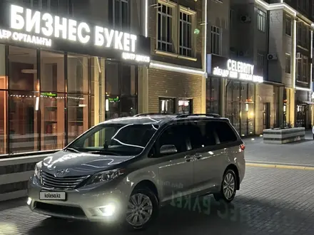 Toyota Sienna 2015 года за 14 200 000 тг. в Актау