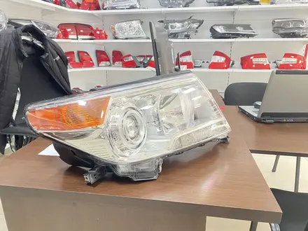 Фара правая Toyota Land Cruiser 200 за 265 000 тг. в Костанай – фото 2
