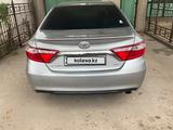 Toyota Camry 2015 года за 9 500 000 тг. в Шымкент – фото 2