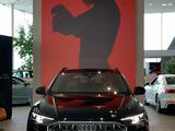 Audi Q8 55 TFSI Quattro Advance 2025 года за 58 910 000 тг. в Костанай – фото 3