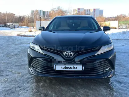 Toyota Camry 2018 года за 12 500 000 тг. в Костанай – фото 2