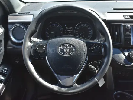 Toyota RAV4 2018 года за 10 000 000 тг. в Атырау – фото 11