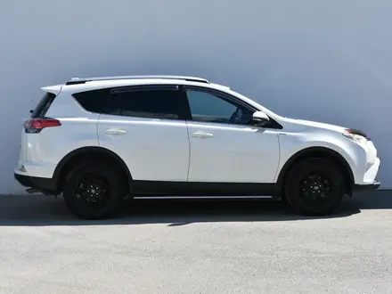 Toyota RAV4 2018 года за 10 000 000 тг. в Атырау – фото 4